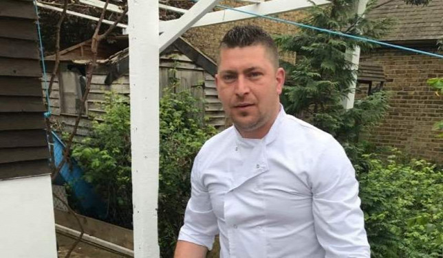 Kitüntette az angol királynő a londoni terroristát leütő román péket