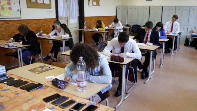 Több mint 135 ezren iratkoztak be a hétfőn elkezdődött érettségi vizsgára