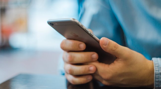 Öt év börtönt kap, aki mobilon internetezik Észak-Koreában
