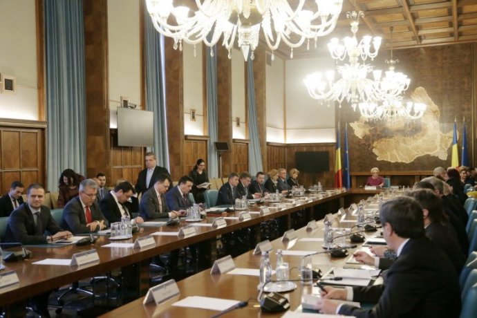 Nehéz örökséget hagyott a leköszönő kormány, elkerülhetetlennek tűnnek a megszorítások