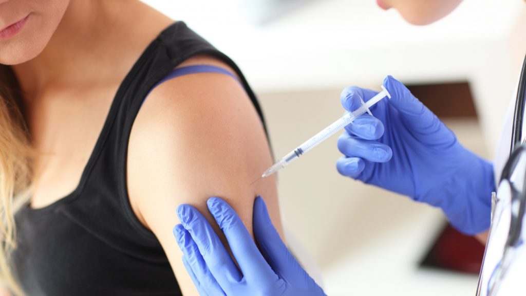 Januártól megkezdik a HPV-elleni védőoltások beadását a 11-14 éves korú lányok számára
