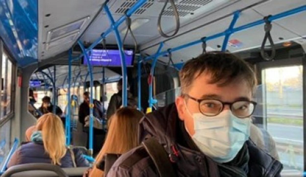 Csak eltakart arccal szabad mostantól boltba menni, taxival utazni és tömegközlekedni Budapesten