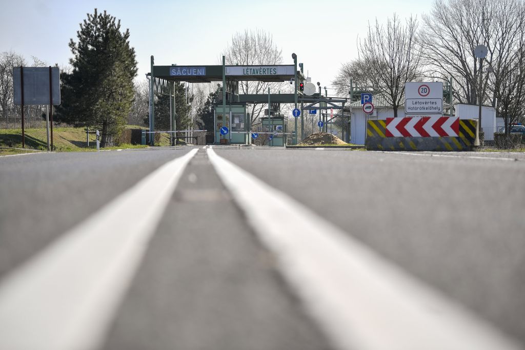 Külön sávot és új átkelők megnyitását kérik a magyar-román határon az ingázók
