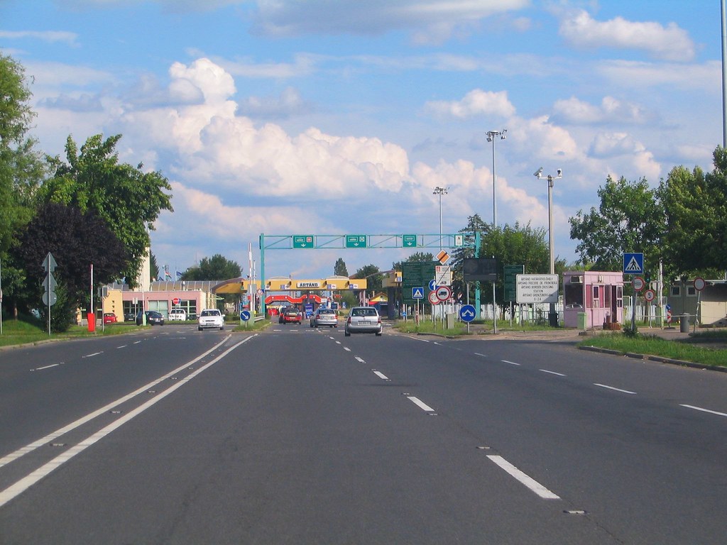 A román-magyar határátkelőket még nem nyitják meg teljesen, de a tranzitfolyosókon nem lesz időkorlát