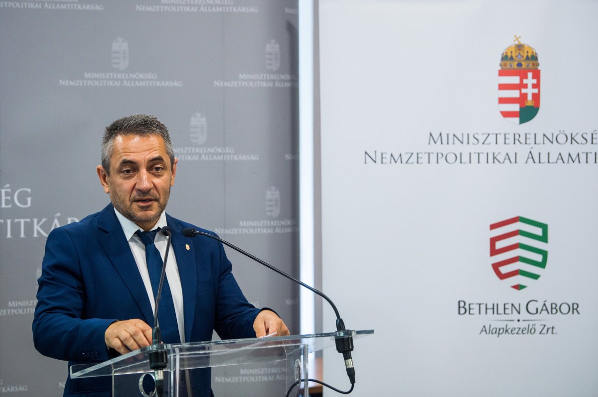 Másfél milliárd forinttal segítik a külhoni magyar oktatást és kultúrát
