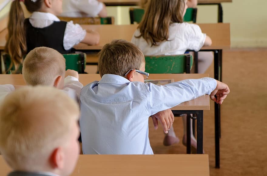 Az önkormányzatok döntenék el, milyen formában kezdődjön el a tanév az iskolákban