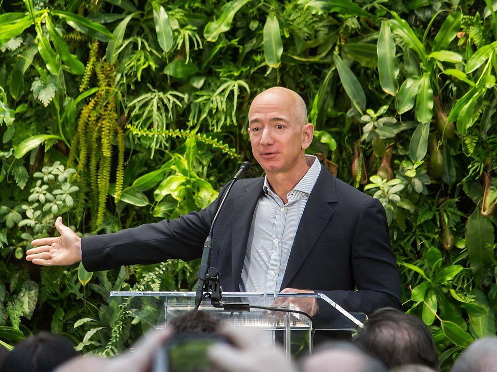 Jeff Bezos Amazon-alapító az első, akinek vagyona meghaladta a 200 milliárd dollárt