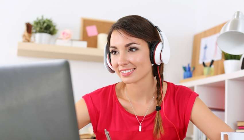 A minisztérium írásban ígérteti meg mindenkivel, hogy nem rögzíti az online tanórákat
