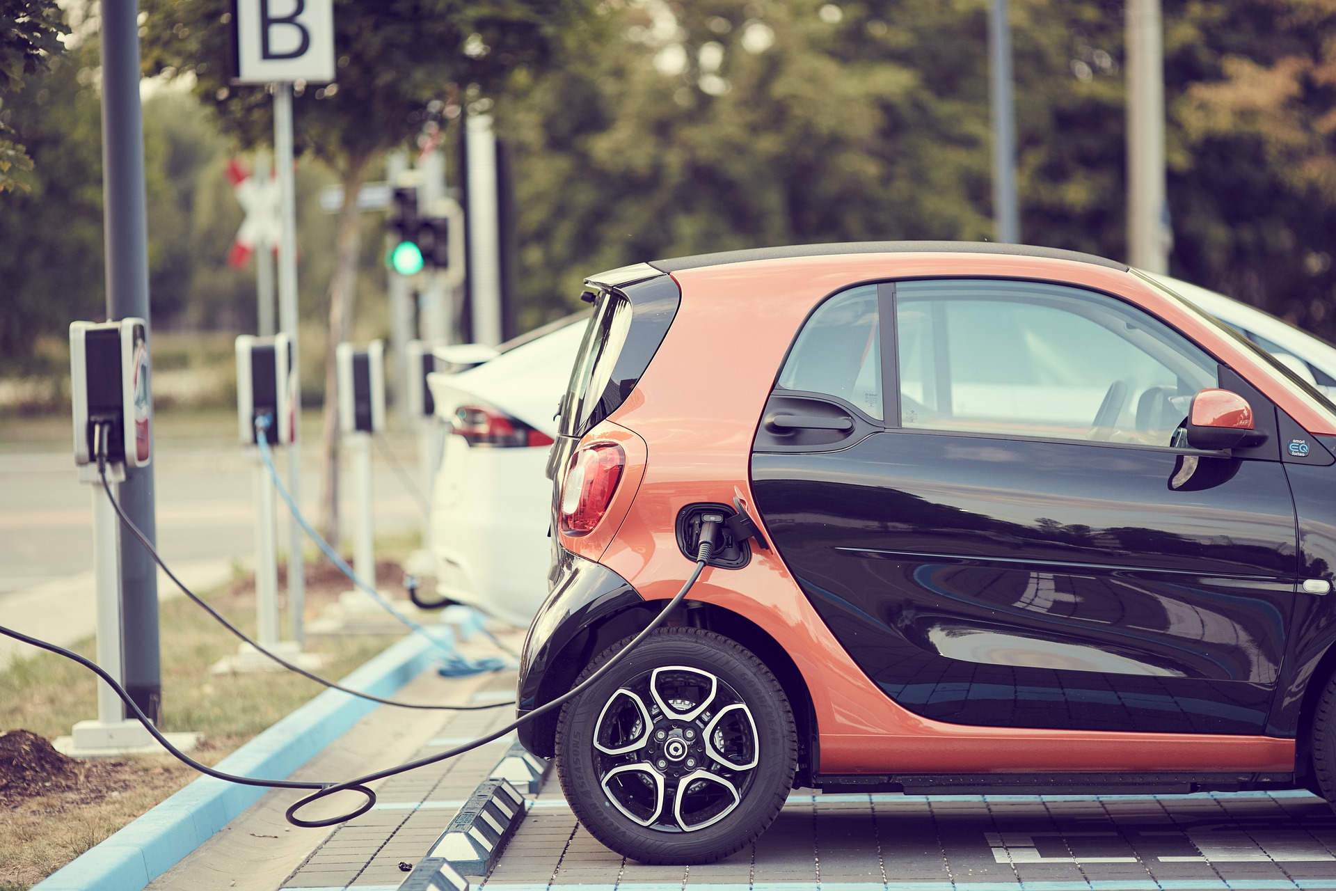 16 töltőállomást szerelnek fel elektromos autók számára Nagyváradon