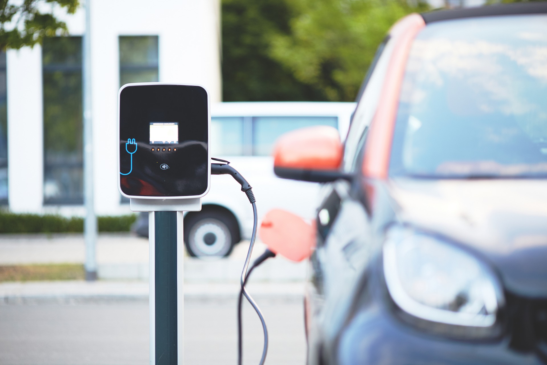 Tizenkétezer elektromos autót vásárolhatunk idén a Környezetvédelmi Alap támogatásával