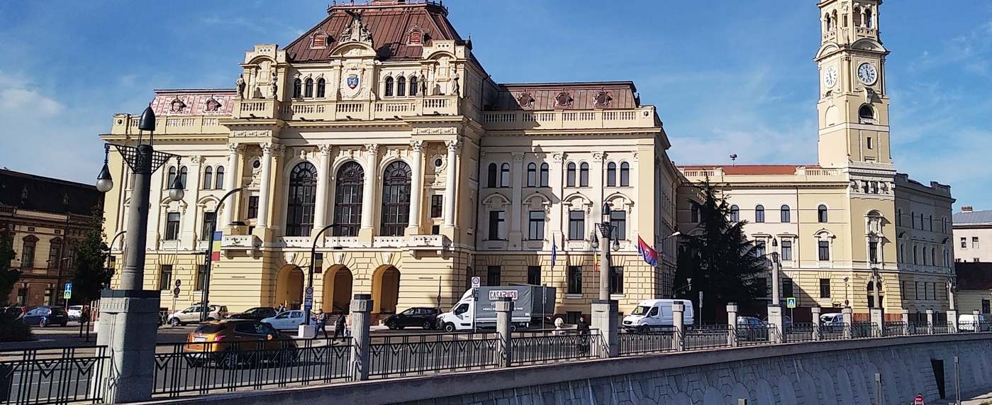 Teljes szépségében pompázik a nagyváradi városháza