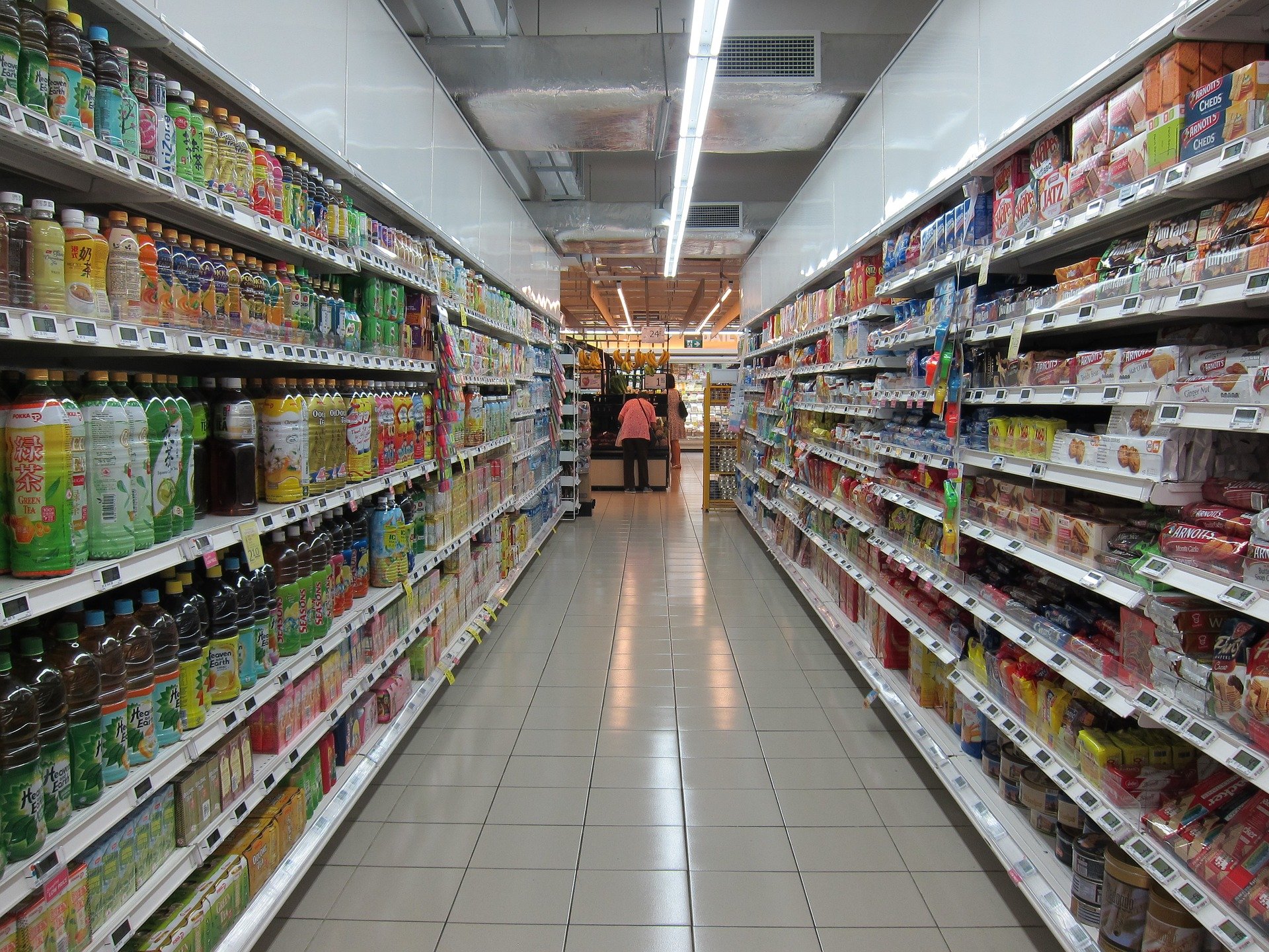 Rászállt a multikra a fogyasztóvédelem, több hazai szupermarketet már be is záratott