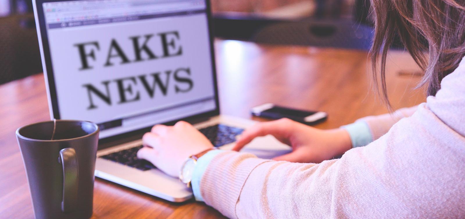 A romániaiak ellenőrzik a legkevésbé a interneten kerengő információkat az Unió polgárai közül