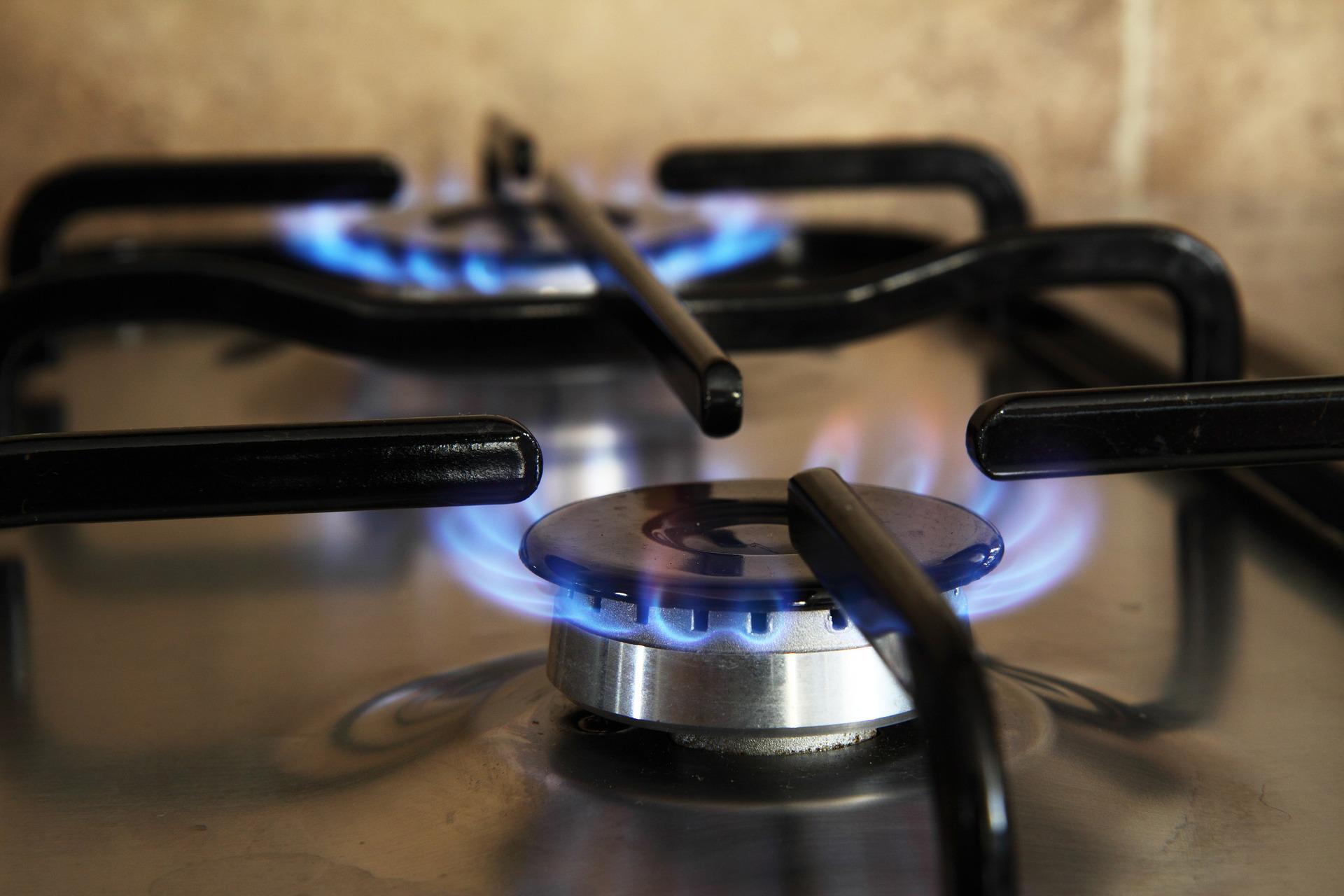 Két és fél-, háromszorosára emelik a földgáz árát júliustól a legnagyobb romániai energiaszolgáltatók