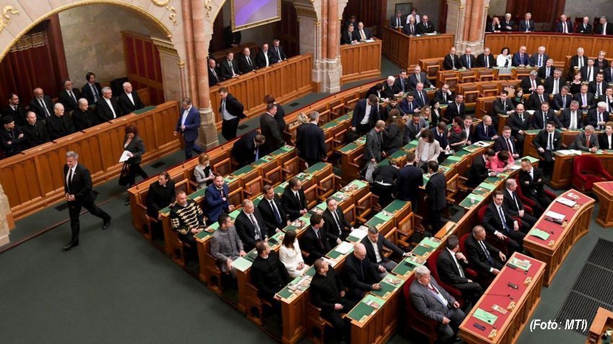 Új idegenrendészeti törvényt vezetnek be Magyarországon, amely a munkavállalás feltételeit is megszigorítja