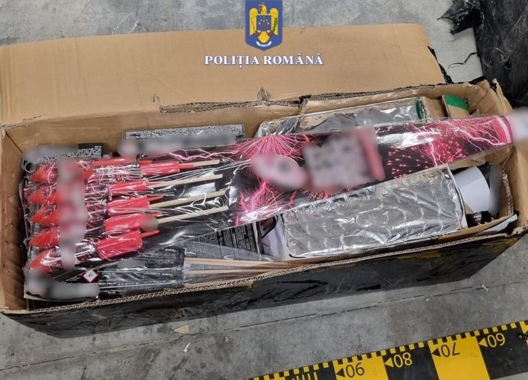 Közel 1300 kilogrammnyi petárdát, tűzijátékot és egy pirotechnikai eszközöket foglalt le a Bihar megyei rendőrség