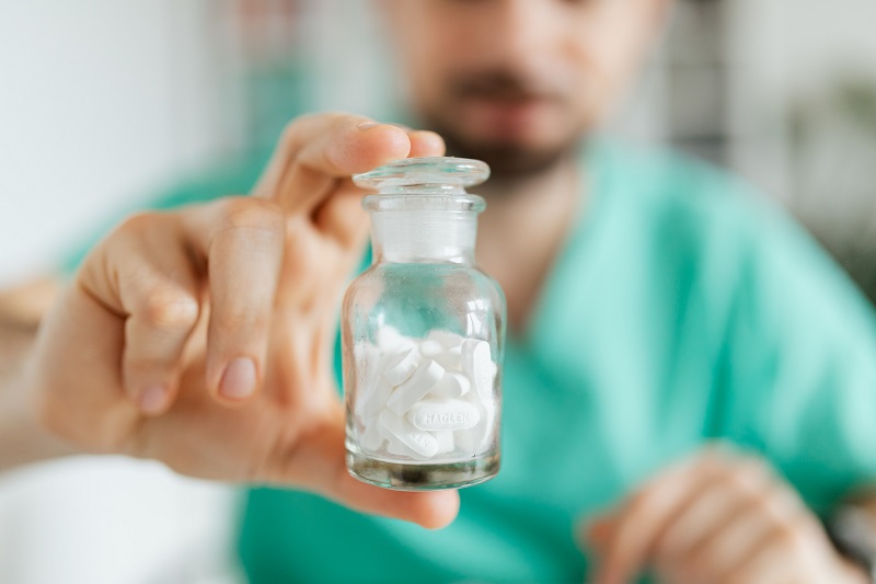 Bürokratikus terheket ró az orvosokra és a gyógyszerészekre az antibiotikumok túlzott fogyasztásának csökkentését célzó rendelet