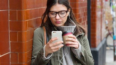 A Deloitte kutatásából kiderült, sokan szeretnék enyhíteni telefonfüggőségüket