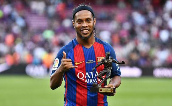 A legendás Ronaldinho politikusnak áll