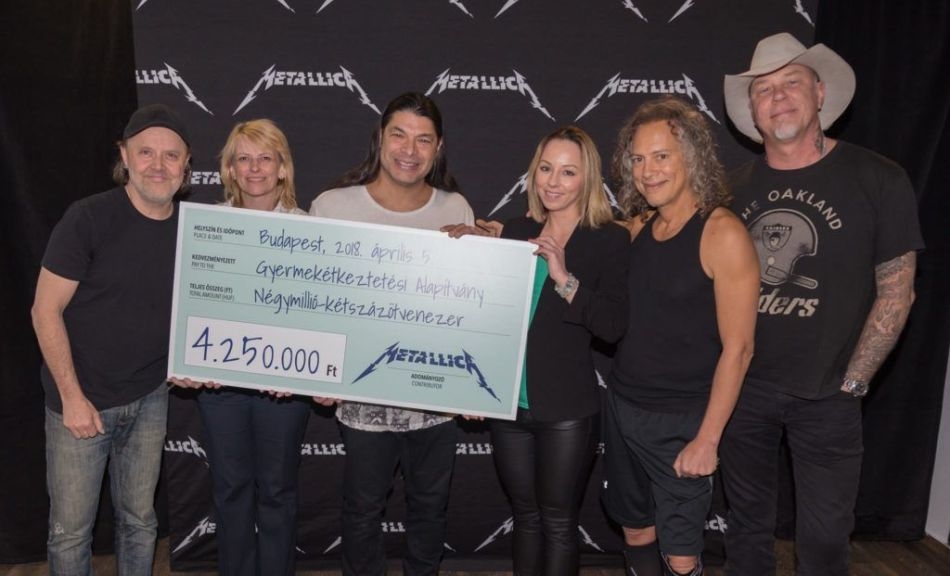 Rászoruló gyerekek táboroznak a Metallica adományából