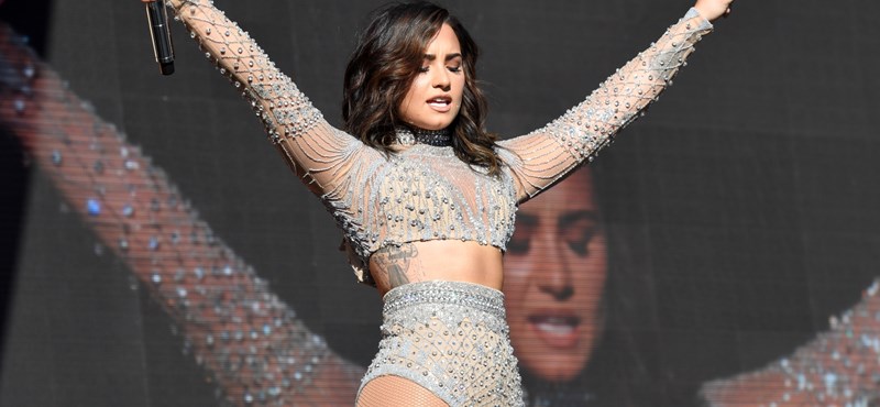 Demi Lovato lemondta a turnéját a rehab miatt