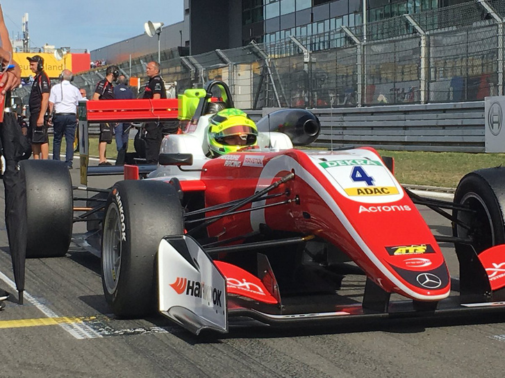 Schumacher fia megállíthatatlan, sorban negyedszer nyert az F3 Eb-n