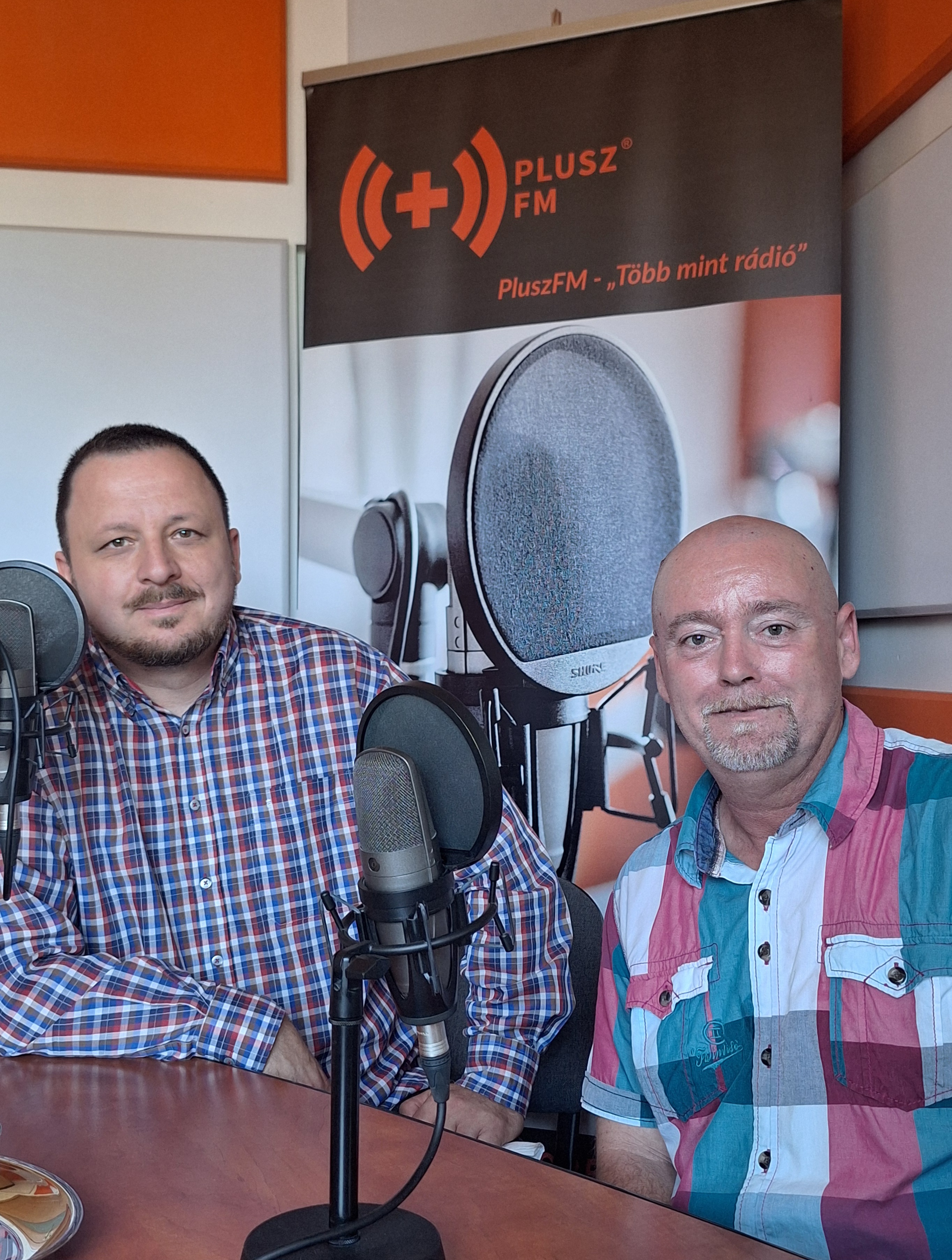 Nagyv&aacute;radi Rock - egy&uuml;ttzen&eacute;l&eacute;sre v&aacute;rj&aacute;k a zen&eacute;szeket. 